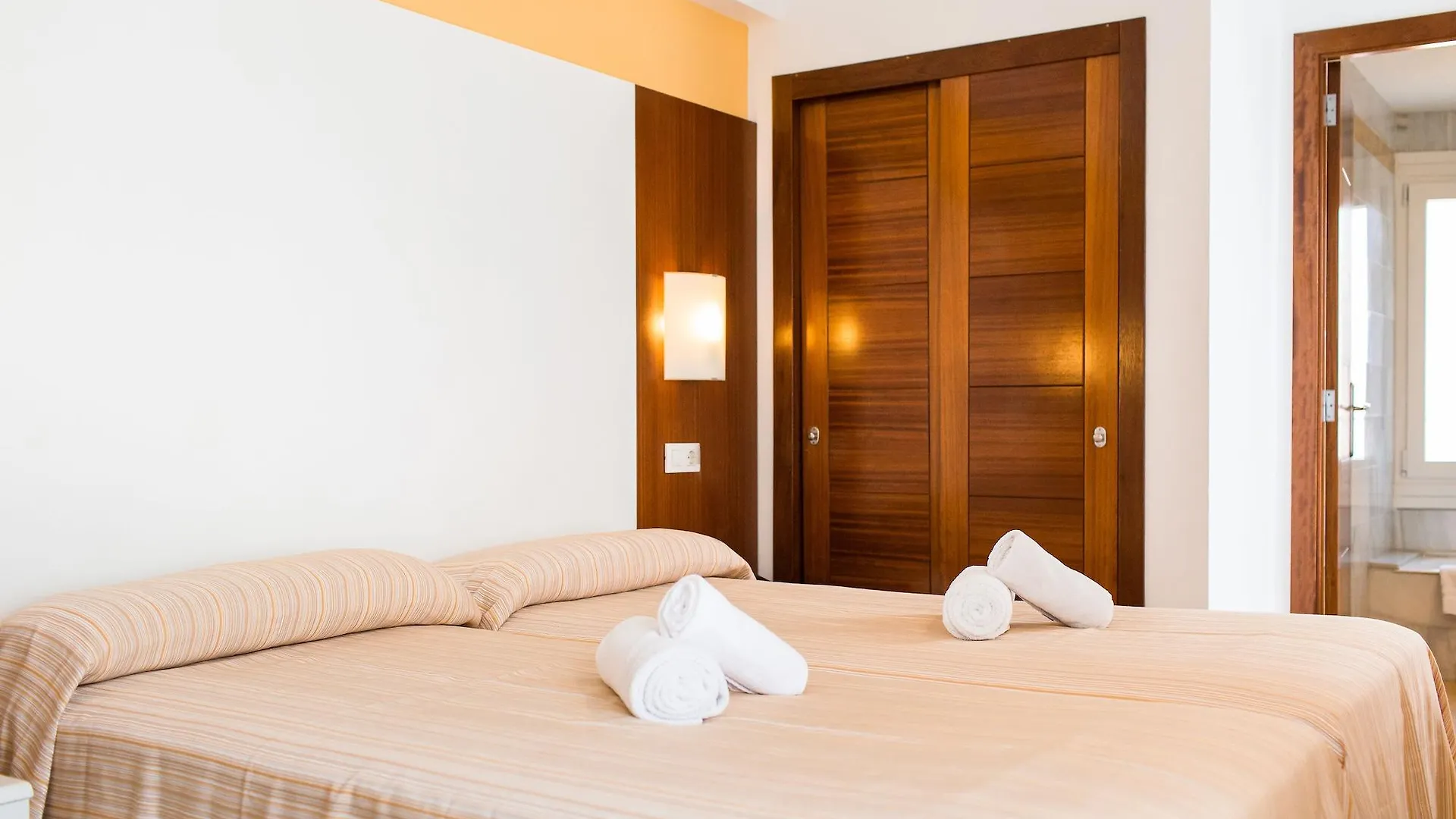 Sagitario Hostal Ciutadella Hostel